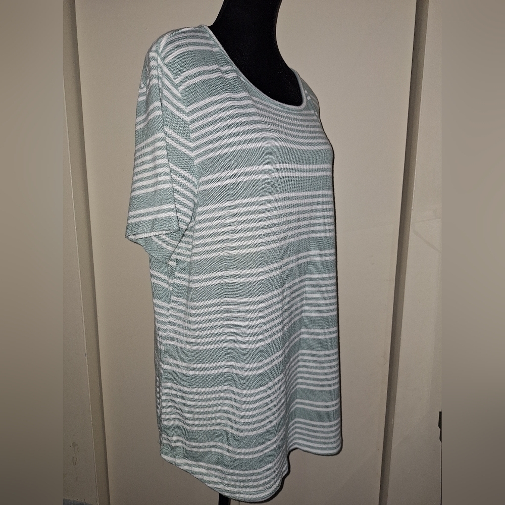 Basic Editions Top - Picture 4 of 4